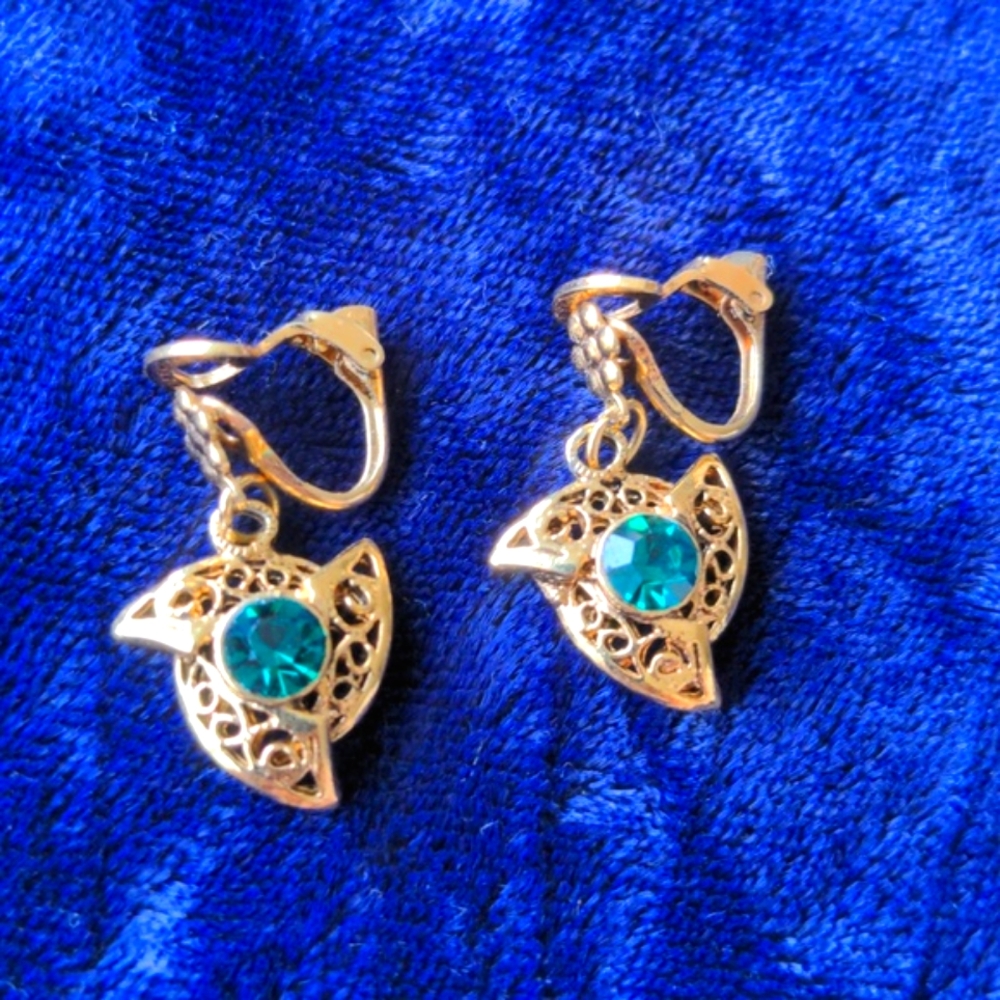 Vintage 14K gold plated filigree earrings with green emerald - like stones